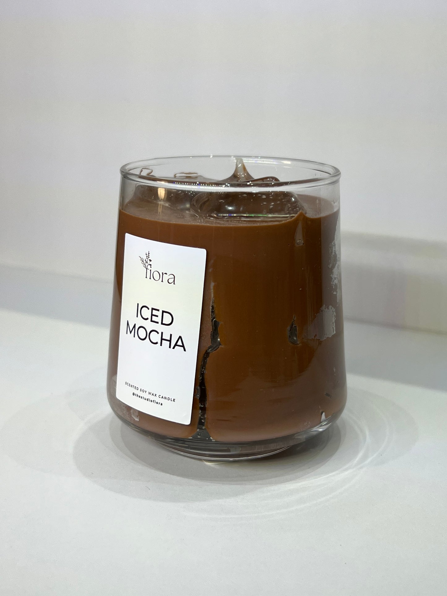 Iced Mocha dekoratif mum bardak görünümü